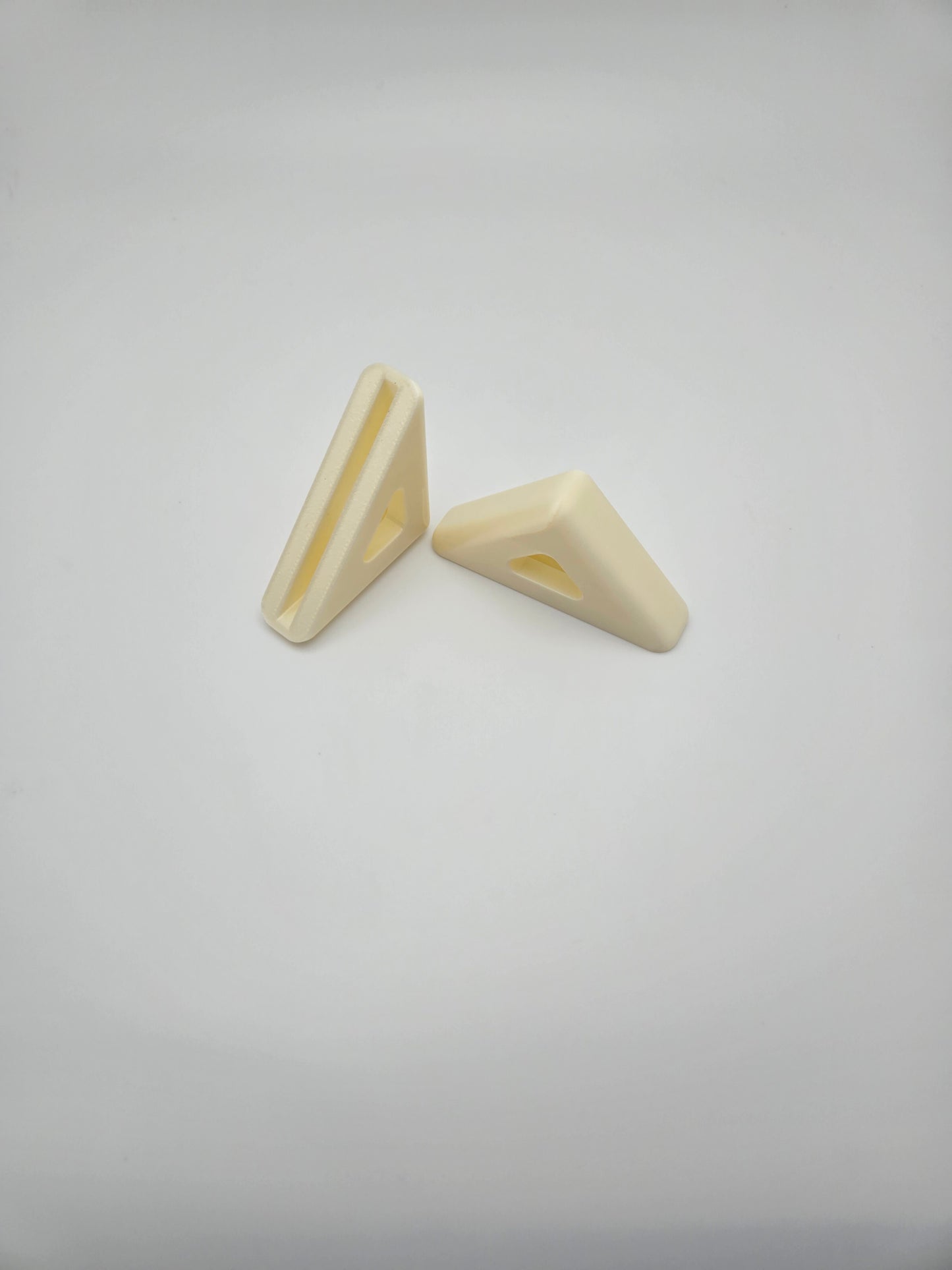 Flexible pinball glass edge guards for safe removal and service