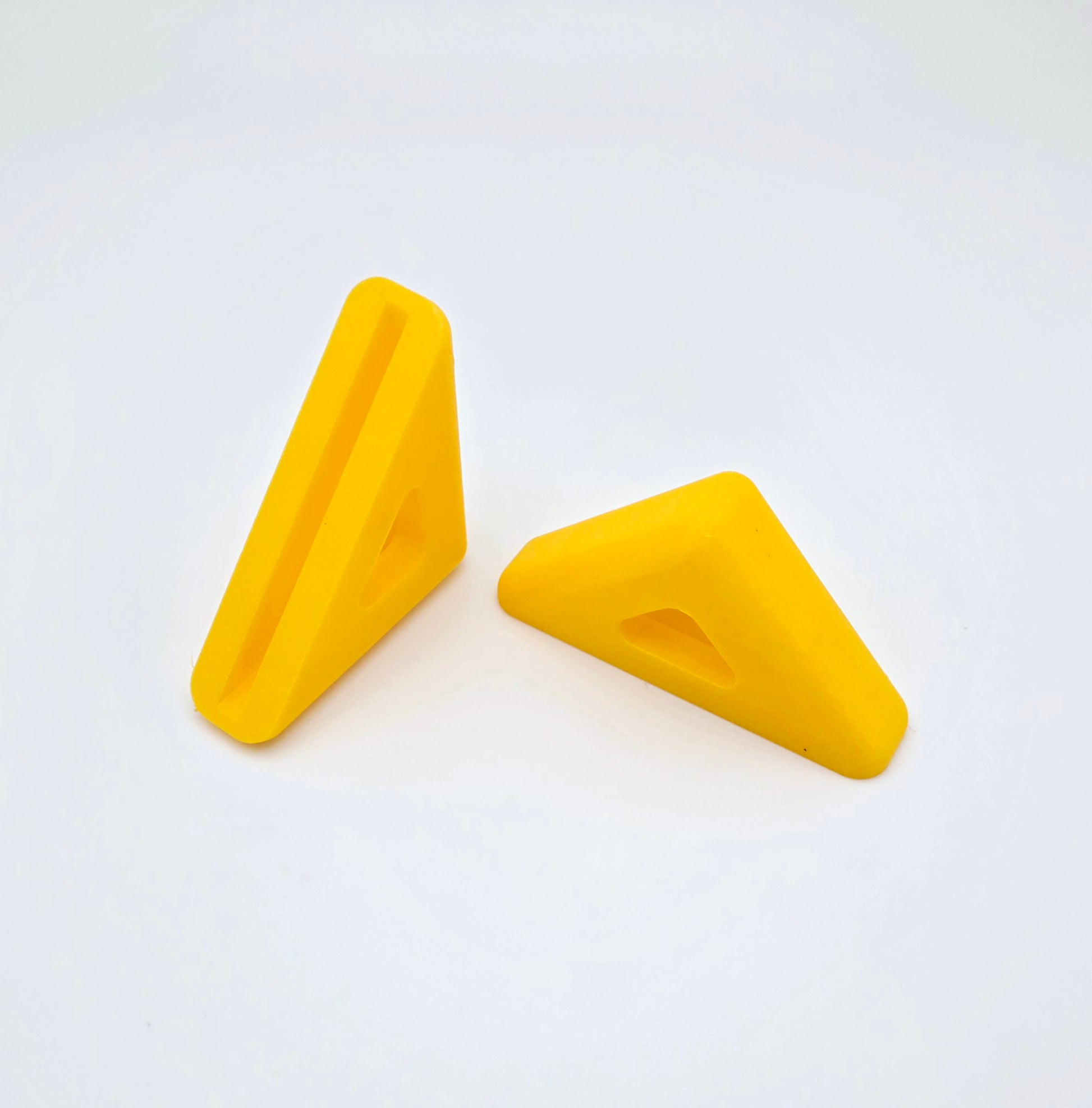 Flexible pinball glass edge guards for safe removal and service