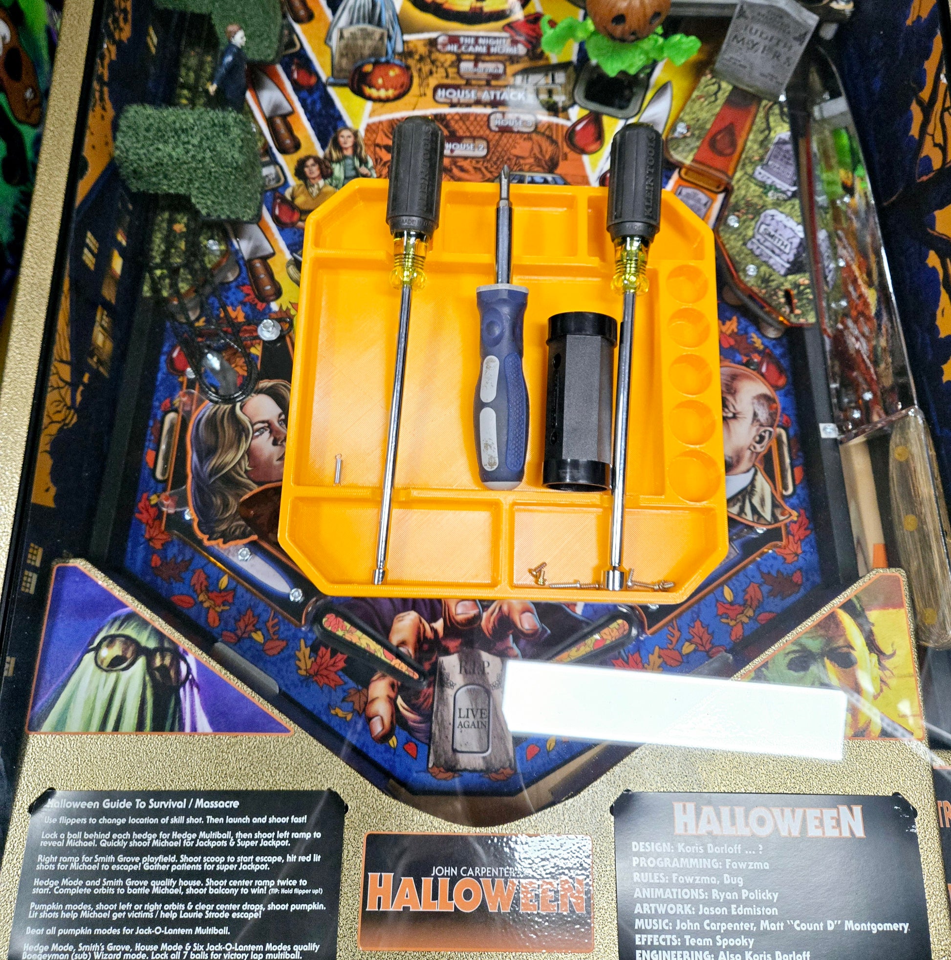 Non-marring tool caddy safe for use on pinball glass